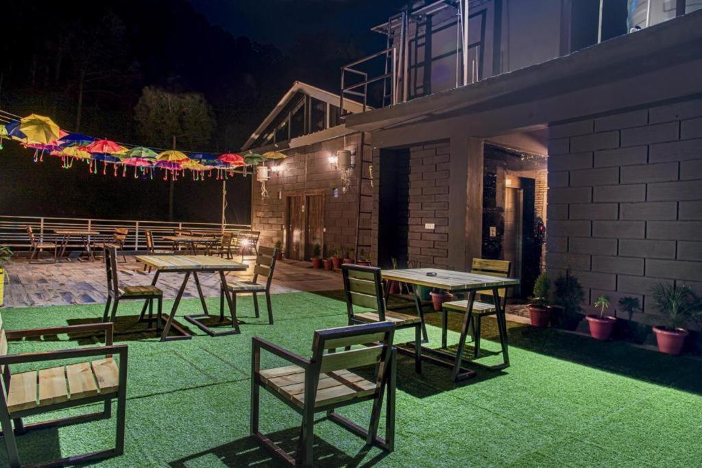 Hillcrest Heights Bed and Breakfast Kasauli Exteriör bild