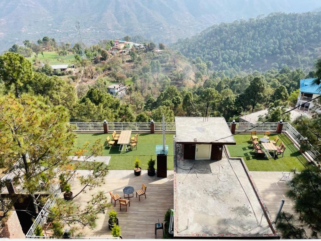 Hillcrest Heights Bed and Breakfast Kasauli Exteriör bild