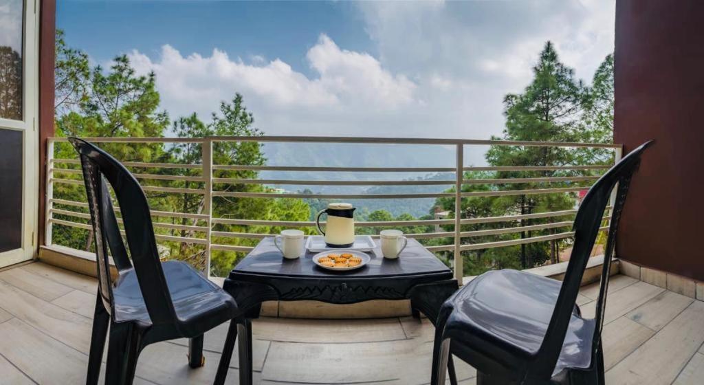 Hillcrest Heights Bed and Breakfast Kasauli Exteriör bild
