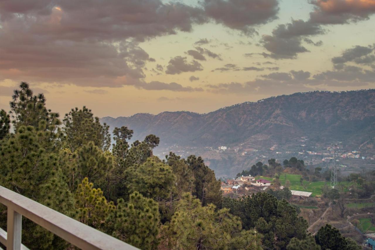 Hillcrest Heights Bed and Breakfast Kasauli Exteriör bild