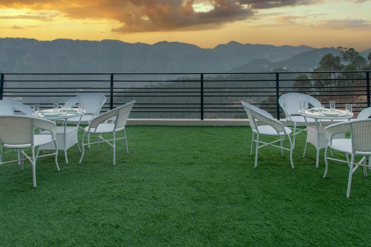 Hillcrest Heights Bed and Breakfast Kasauli Exteriör bild
