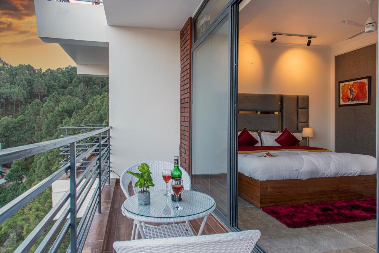 Hillcrest Heights Bed and Breakfast Kasauli Exteriör bild
