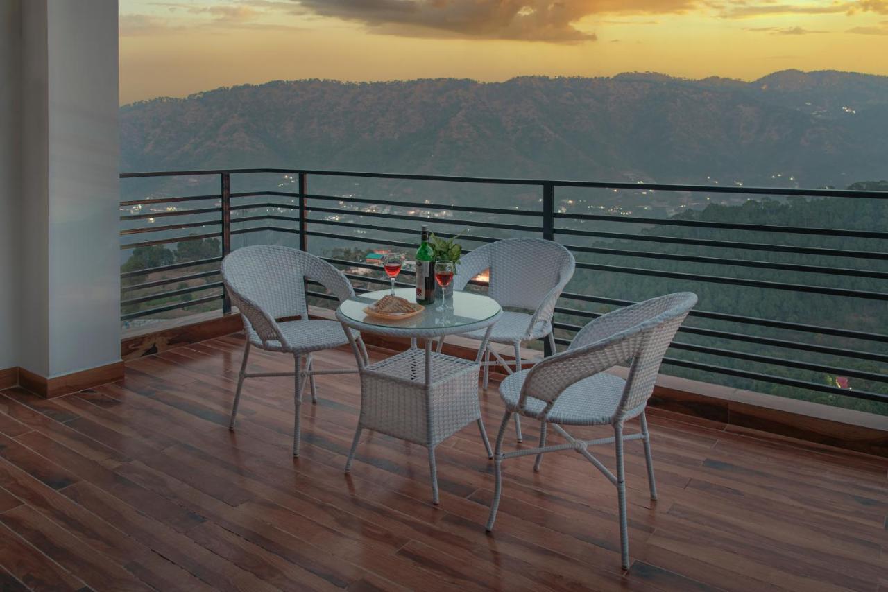 Hillcrest Heights Bed and Breakfast Kasauli Exteriör bild