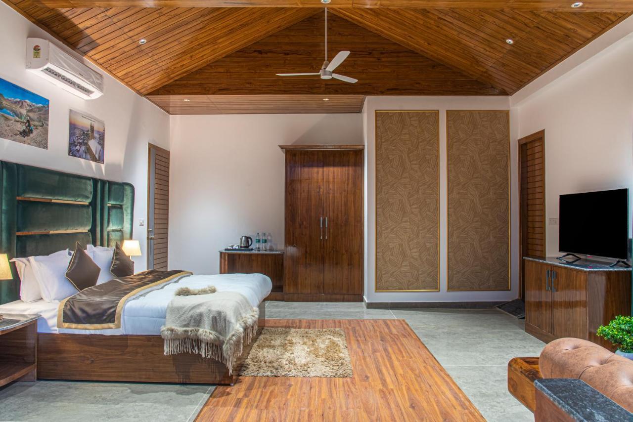 Hillcrest Heights Bed and Breakfast Kasauli Exteriör bild