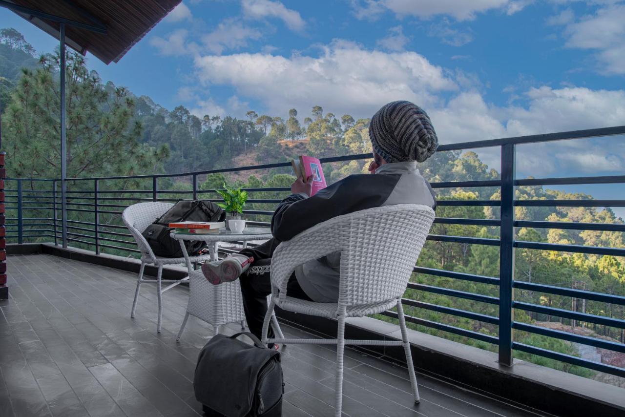 Hillcrest Heights Bed and Breakfast Kasauli Exteriör bild