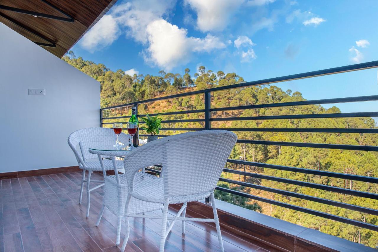 Hillcrest Heights Bed and Breakfast Kasauli Exteriör bild