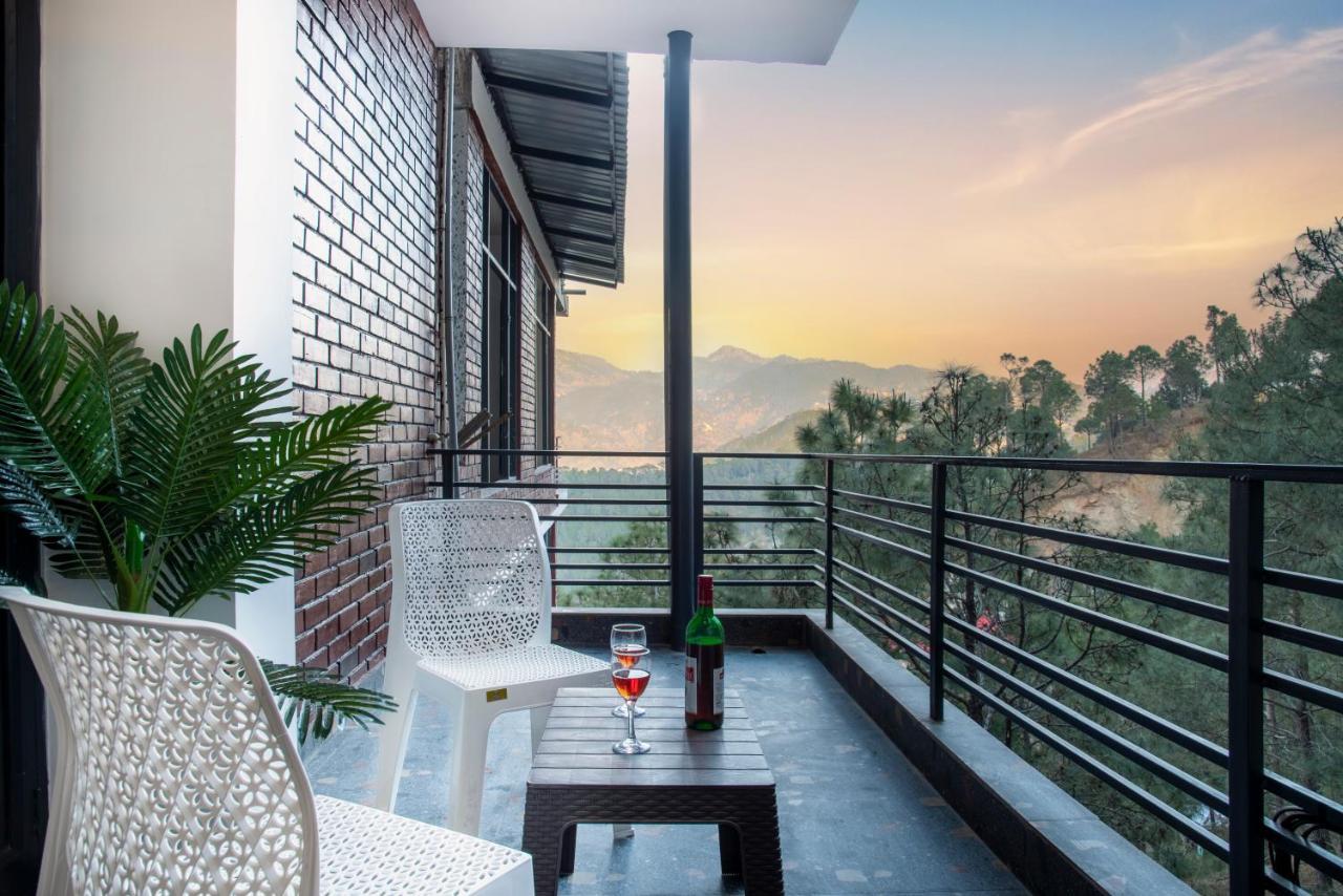 Hillcrest Heights Bed and Breakfast Kasauli Exteriör bild